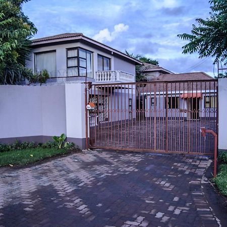 The Palace Guest House Harare Ngoại thất bức ảnh