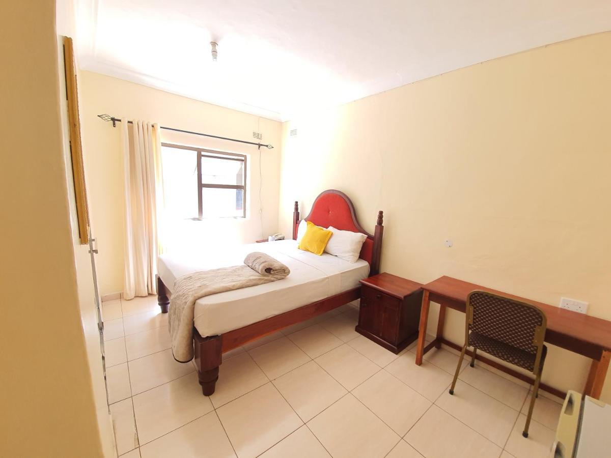 The Palace Guest House Harare Ngoại thất bức ảnh