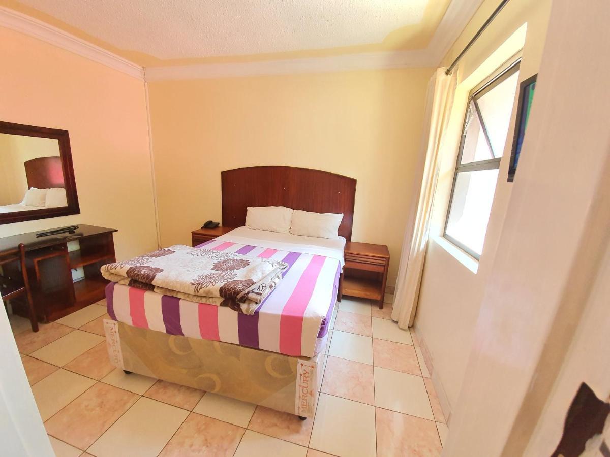 The Palace Guest House Harare Ngoại thất bức ảnh