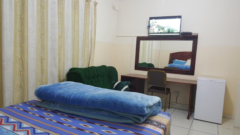 The Palace Guest House Harare Ngoại thất bức ảnh